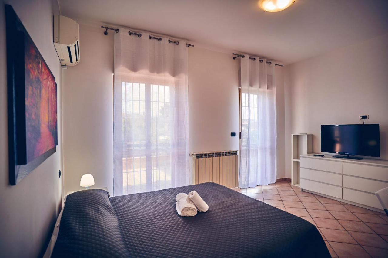 Travelershome 7Metri Guesthouse Ciampino Exterior foto