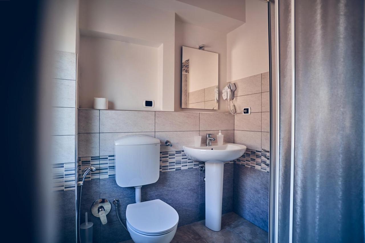 Travelershome 7Metri Guesthouse Ciampino Exterior foto