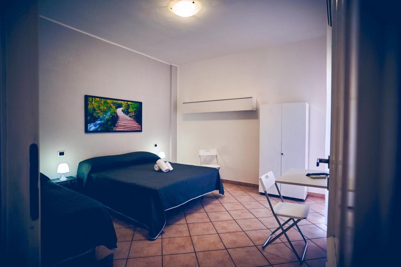 Travelershome 7Metri Guesthouse Ciampino Exterior foto
