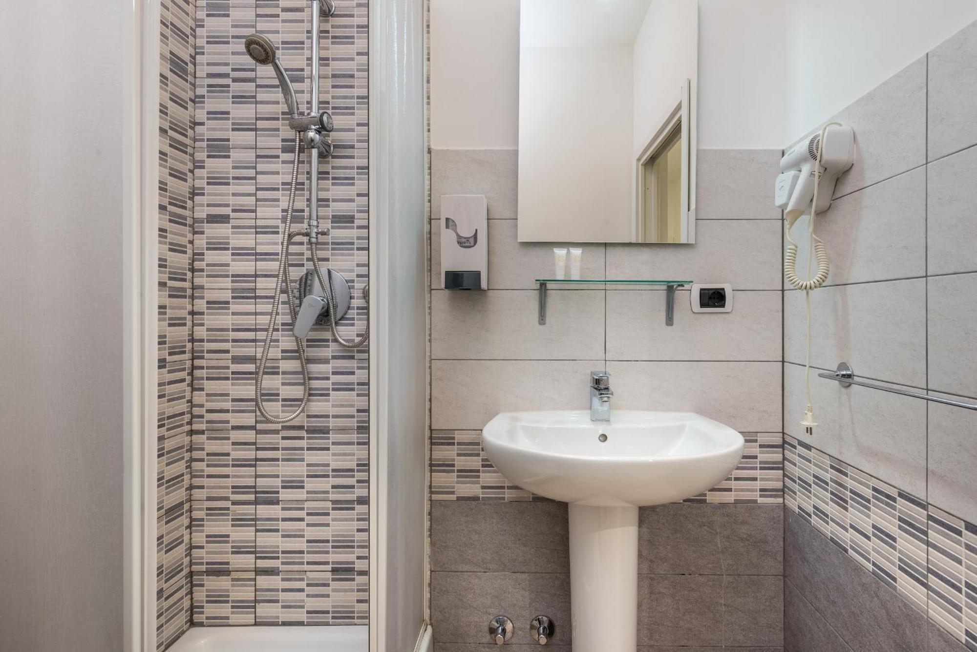 Travelershome 7Metri Guesthouse Ciampino Exterior foto